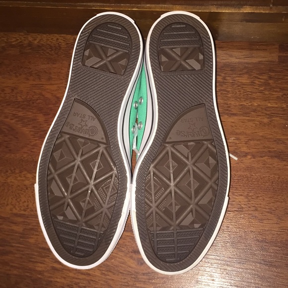 SOLD!! Converse All Star sneakers women’s size 6 - Picture 3 of 8